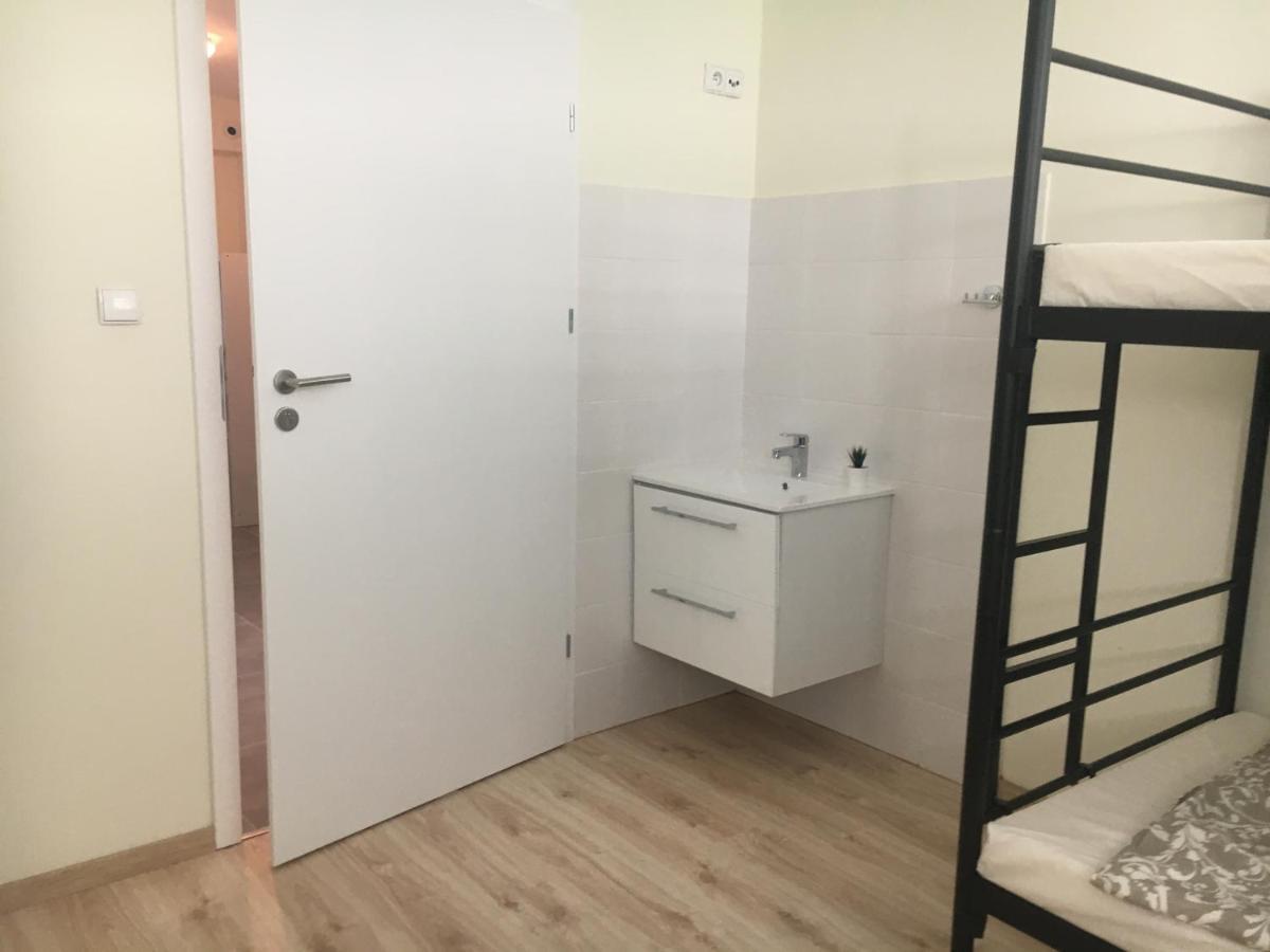 Hostel Opolska 11-19 Вроцлав Екстериор снимка